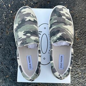 Brand new Steve Madden Gills camo slip ons women’s size 10